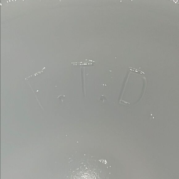 FTD Vintage Oversized 1975 Embossed Milk Glass Goblet Compote Candy Flowers - Picture 3 of 4